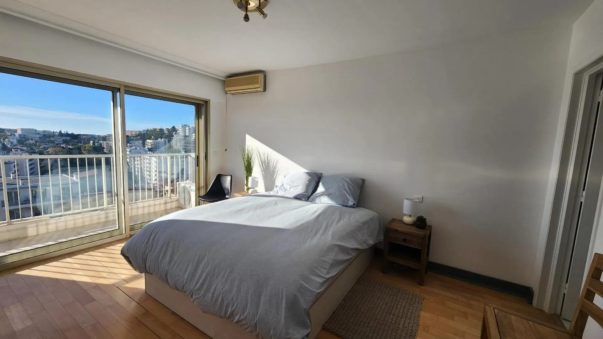 Le Valencay 2 Bedroom Apartment With A Breathtaking View Pool Parking Antibes France