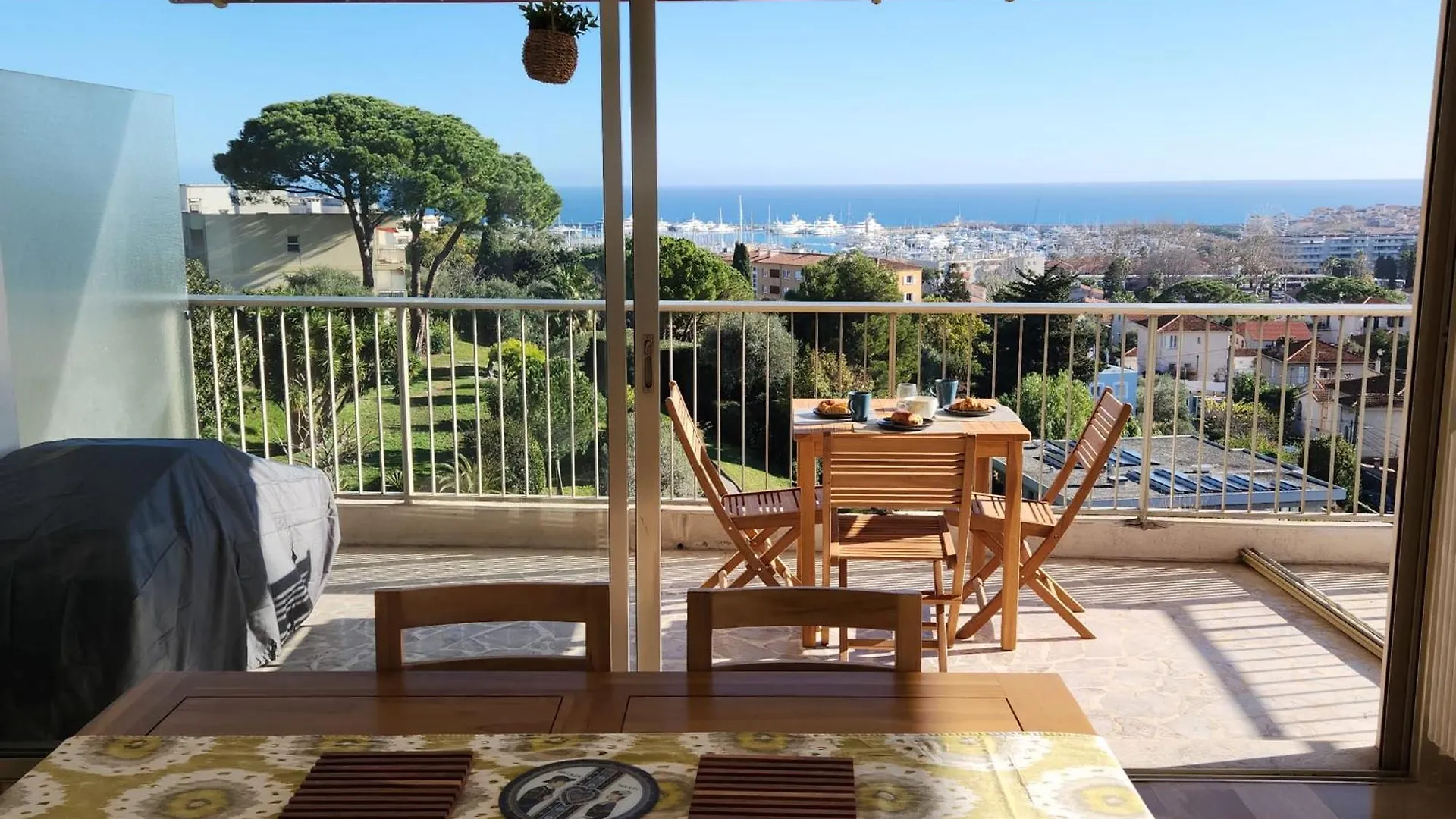 Le Valencay 2 Bedroom Apartment With A Breathtaking View Pool Parking Antibes 0*,  France